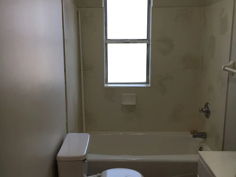 260-274 E Hudson St — Photo 15