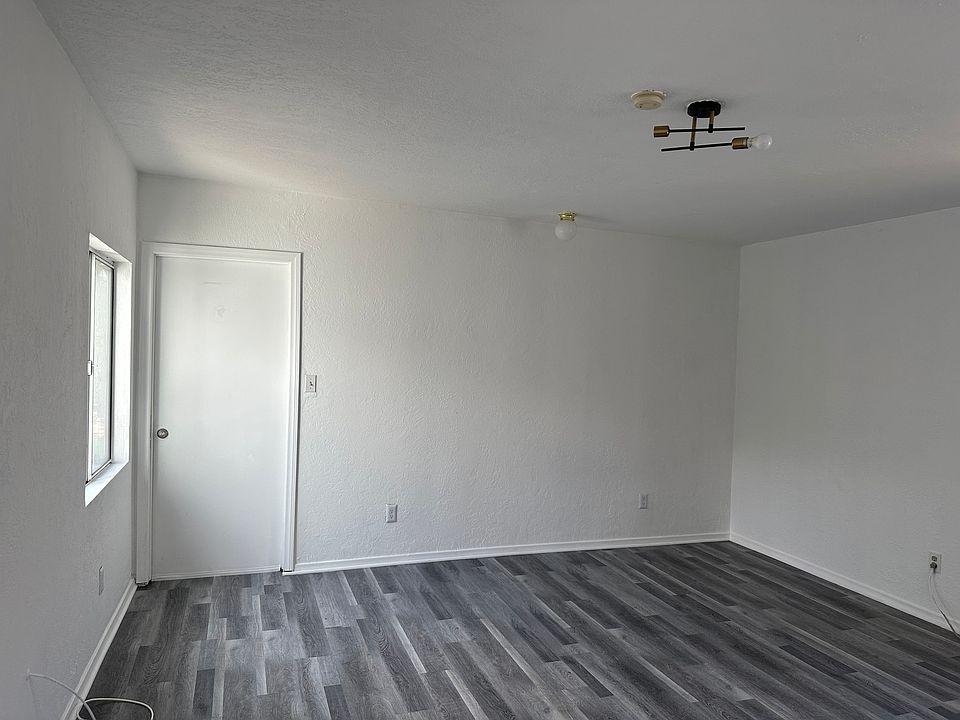 Very Large Room for $1300 shared bath