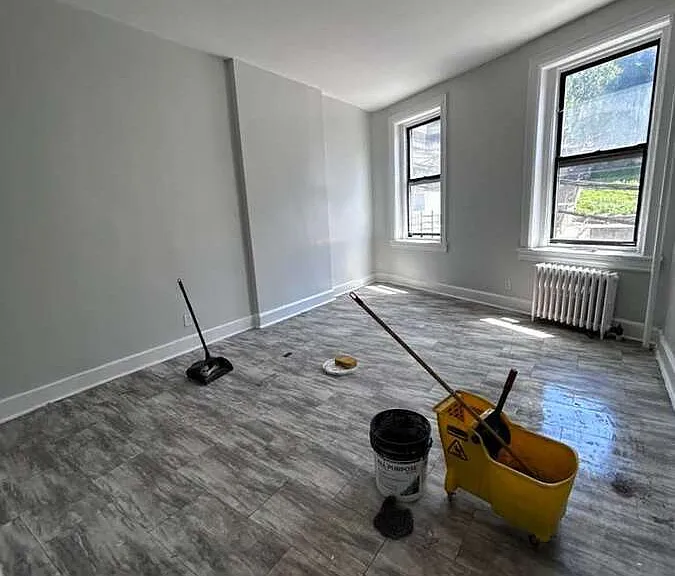 73 N Broadway — Photo 1