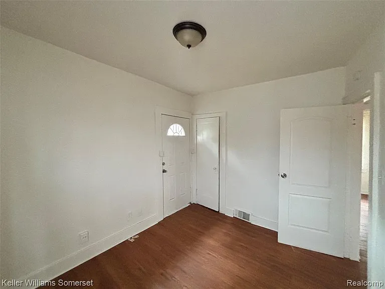 15785 Pinehurst Lower Level St — Photo 8