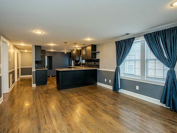 5th image of 150 Devonia Ave