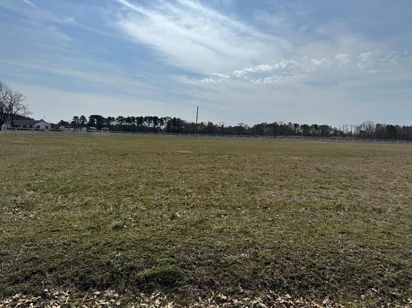 26 Eagle Dr, New Church, VA 23415