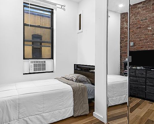 5th image of 309 E Houston St APT 4E