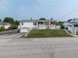 14 Wenscott Ln, North Providence, RI 02904