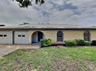 305 Georgetown Dr, Everman, TX 76140