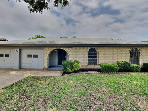 305 Georgetown Dr, Everman, TX 76140