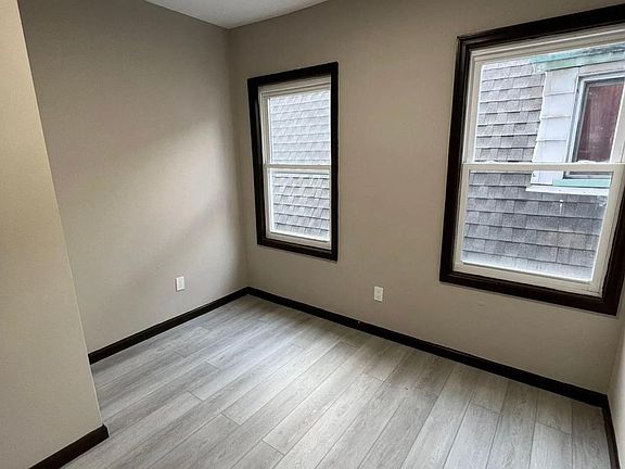 4th image of 162 Elwood Ave #3L