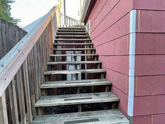 3rd image of 8840 SE Stark St #11549332