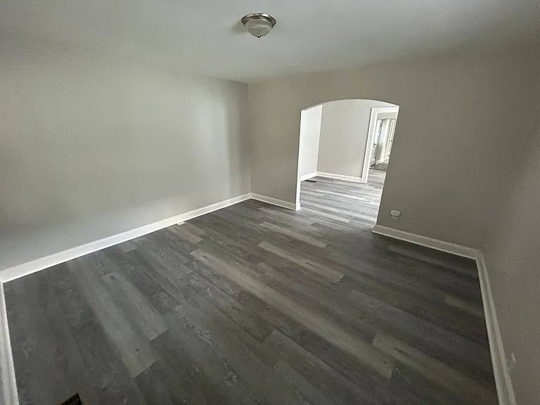 821 N Bradley Ave — Photo 4