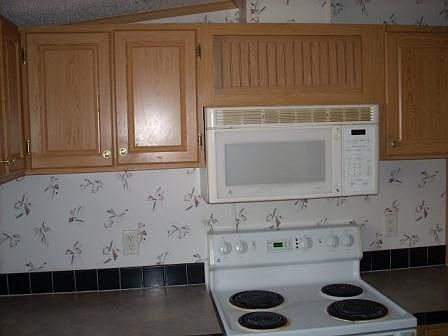 3rd image of 118 Fifteen Mile Creek Ct
