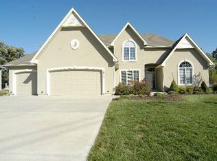 1817 Bur Oak Dr, Liberty, MO 64068