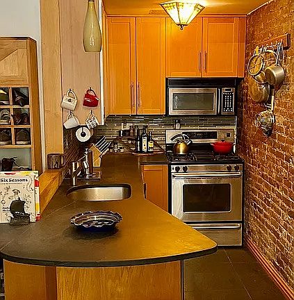 3rd image of 39 W 83rd St APT 4