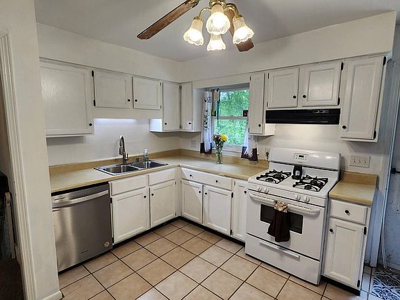 3rd image of 5425 N Nottingham Pl