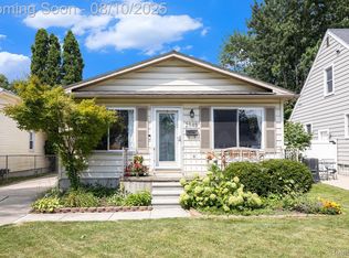 2945 Ellwood Ave, Berkley, MI