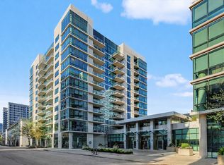 123 S Green St APT 702B, Chicago, IL 60607