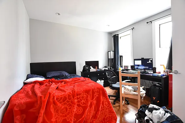 Rented by Clove Realty LLC | media 23