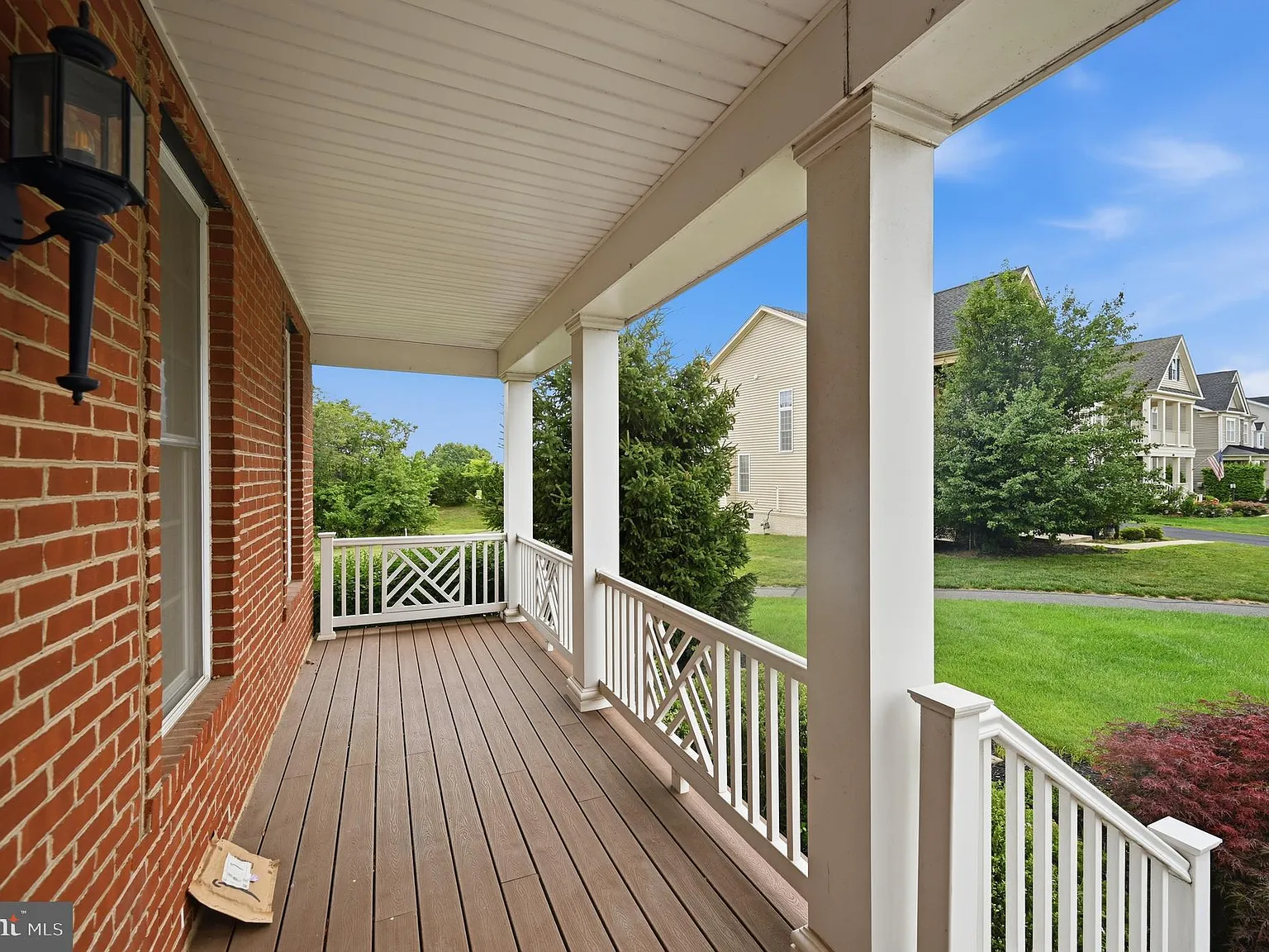 4 bed, 4958 sqft, $4,995 — Photo 2