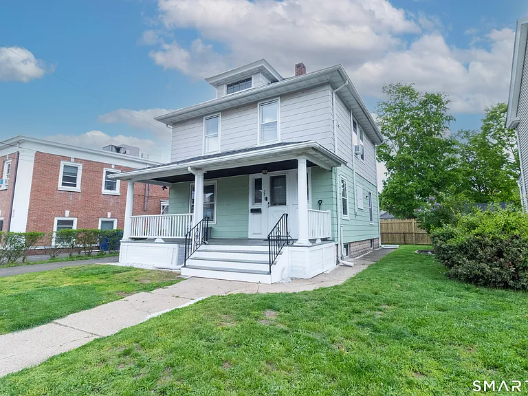 271 Brown St — Photo 2