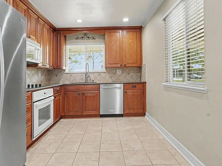 16506 Diana Ln — Photo 6