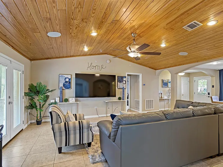 1405 Delabrook Ct — Photo 6