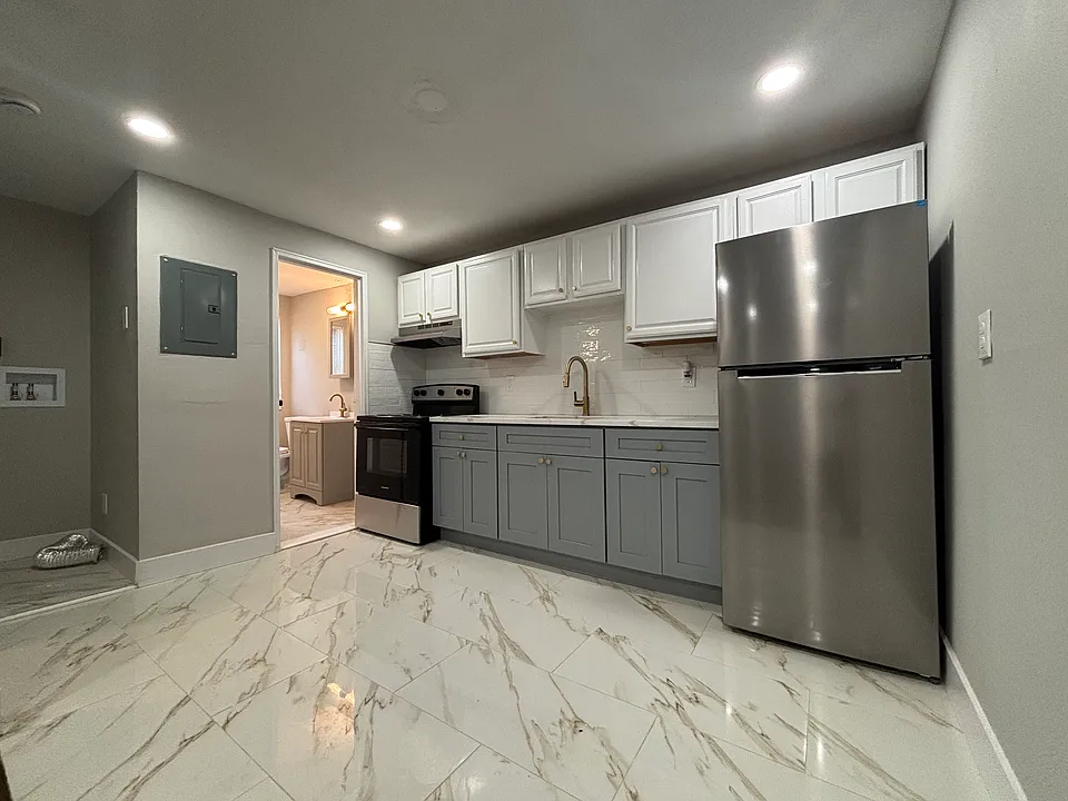 110 Maltby St #11