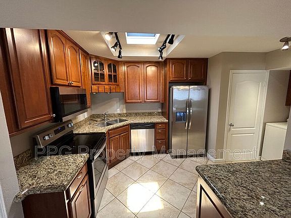 4th image of 248 Laguna Dr E