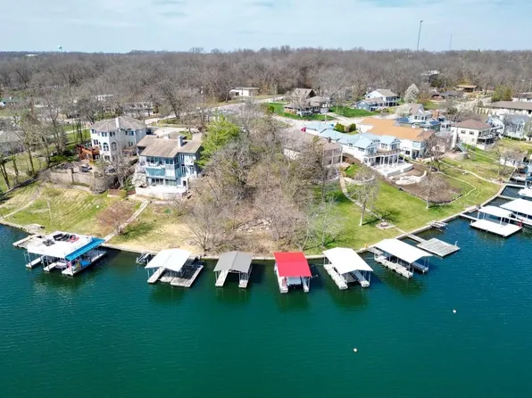 3 E St, Lees Summit, MO 64086