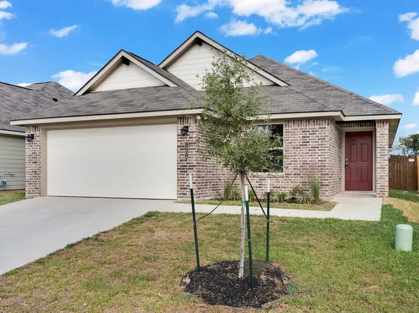 1209 Highgarden Dr, Navasota, TX 77868