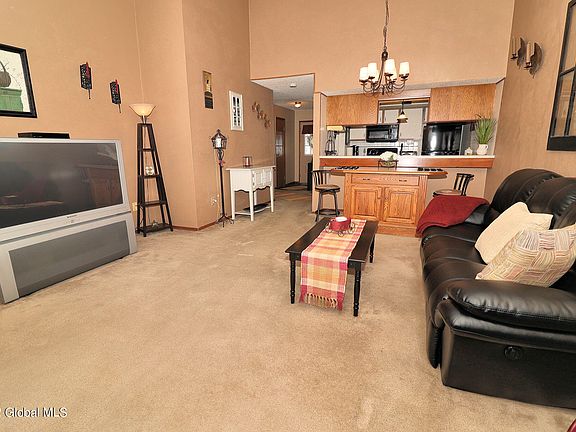 3rd image of 2 Lexington Ct