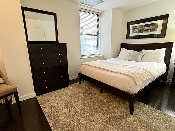 3rd image of 150 W 51st St APT 2025