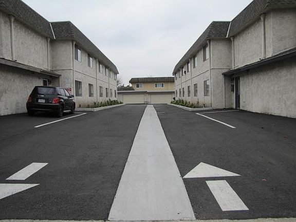 4th image of 332 W Meda Ave
