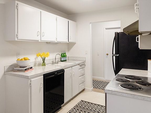 3rd image of 19411 56th Ave W APT 321