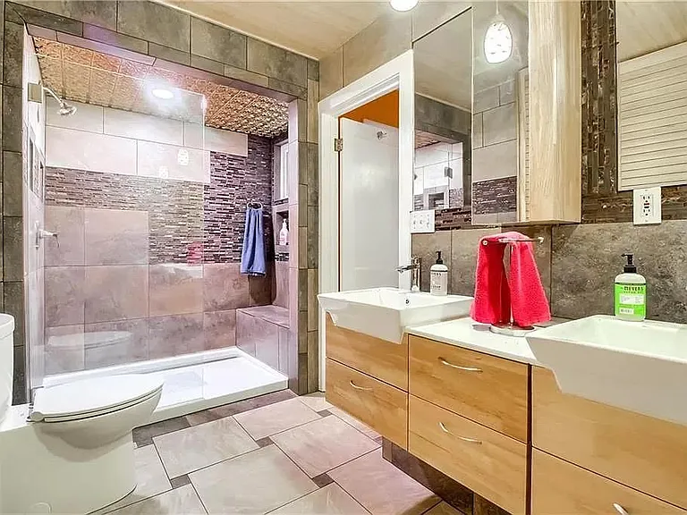 2401 Euclid Ave — Photo 9