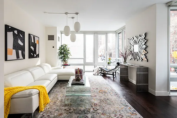 Sold by Industrie Residential | media 3