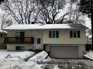 570 Hawthorne Rd, Buffalo Grove, IL 60089