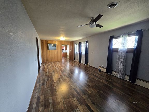 4th image of 216 N Cottage Grv