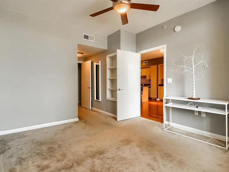 54 Rainey St #1109 — Photo 22