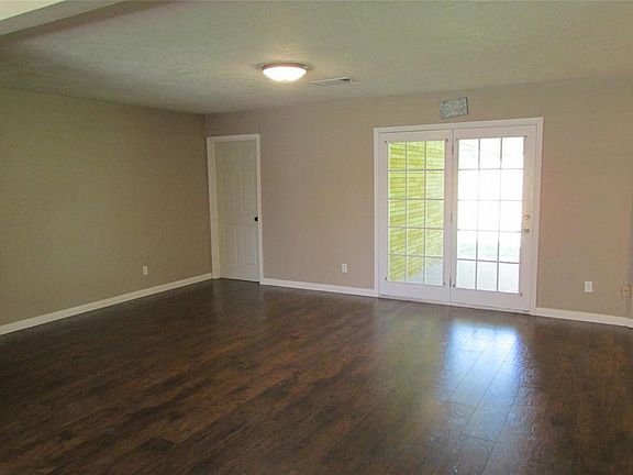2nd image of 1604 Jessie Ln