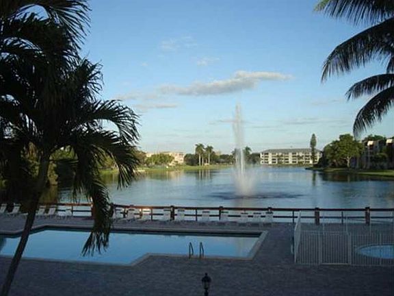 5th image of 9325 Lagoon Pl APT 107