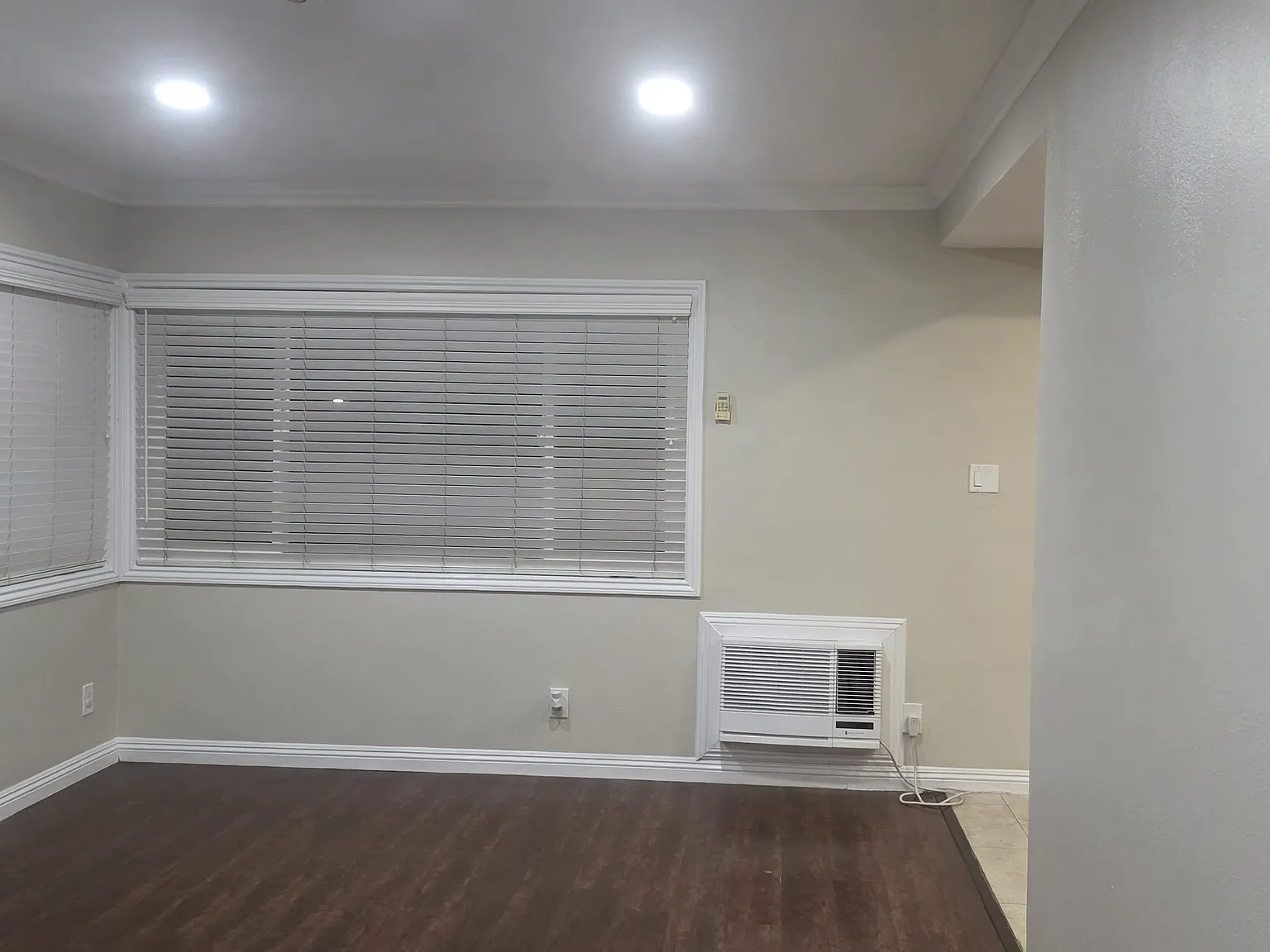 967 N San Antonio Ave — Photo 3