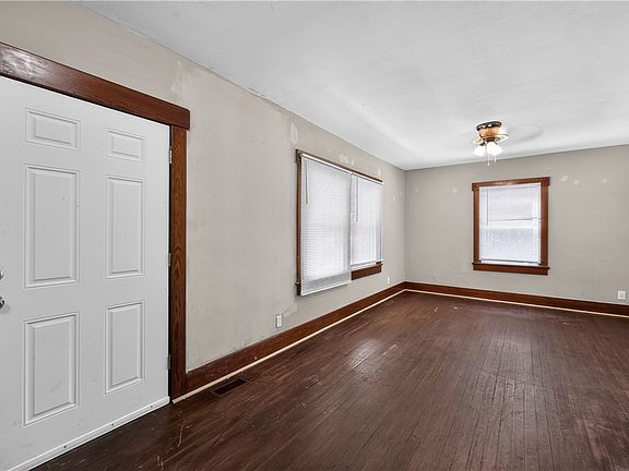4th image of 125 Rosewood Dr