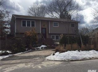 204 Cedarwood St, Islip Terrace, NY 11752