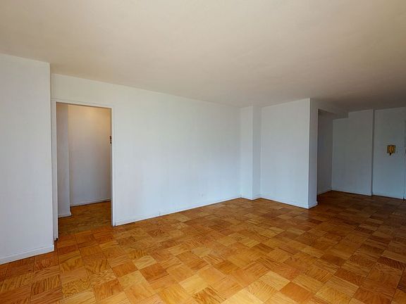2nd image of 383 Grand St APT M602
