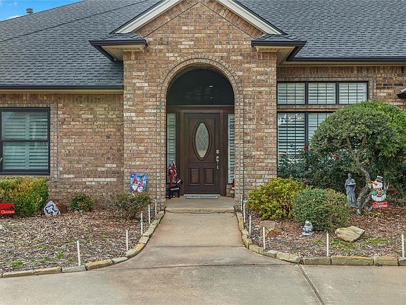 3rd image of 416 Fieldcrest Dr