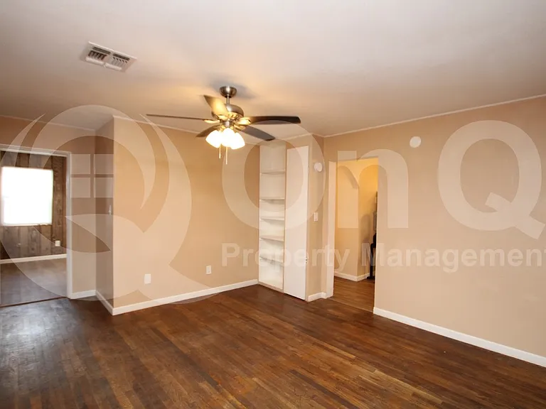 300 W 9th St — Photo 20
