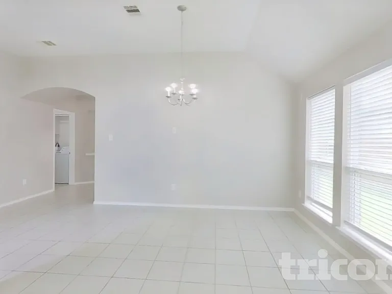 13702 Sun Bear Ct — Photo 4