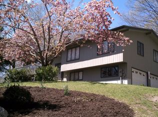 13 Pebble Rd, Newtown, CT 06470