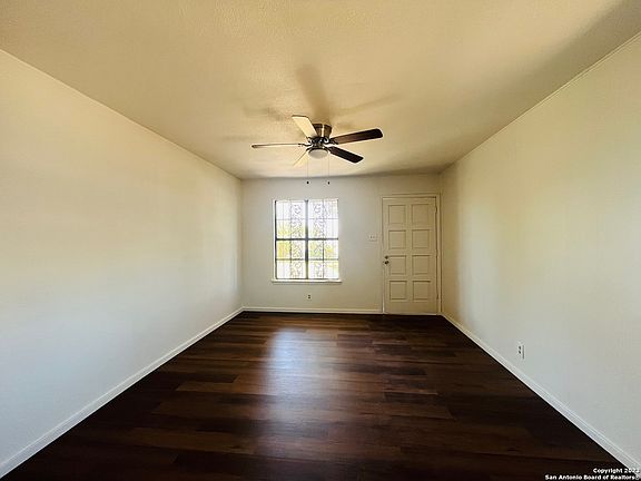 3rd image of 4935 Eldridge Ave
