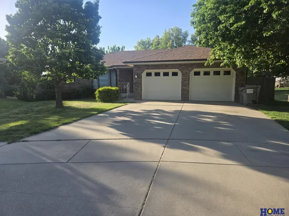 5601 Elk Cir, Lincoln, NE 68516