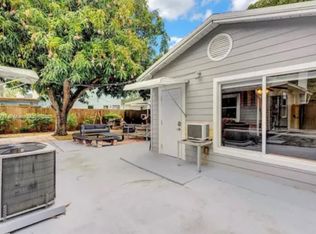 107 SW 2nd St #2, Dania, FL 33004